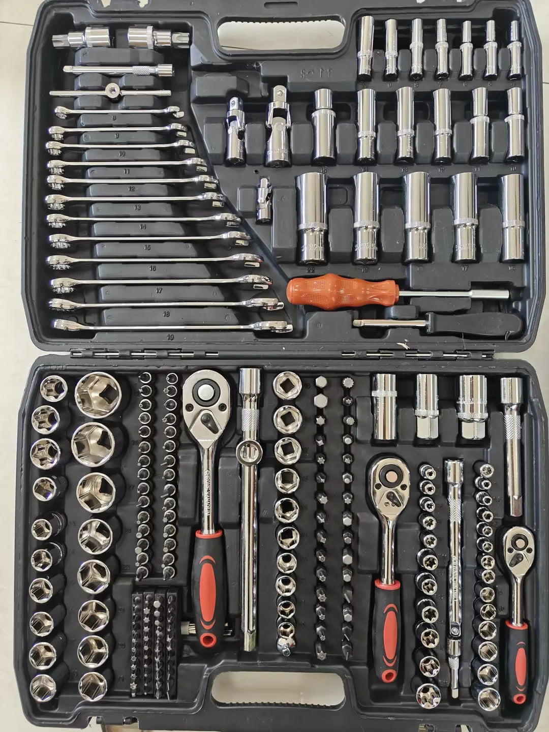 Coffret de clés et douilles pour l'atelier