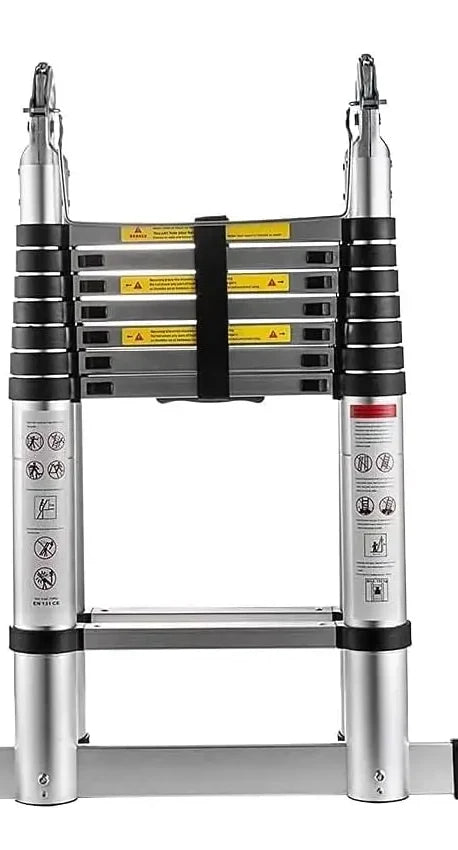 Échelle télescopique double en inox repliée