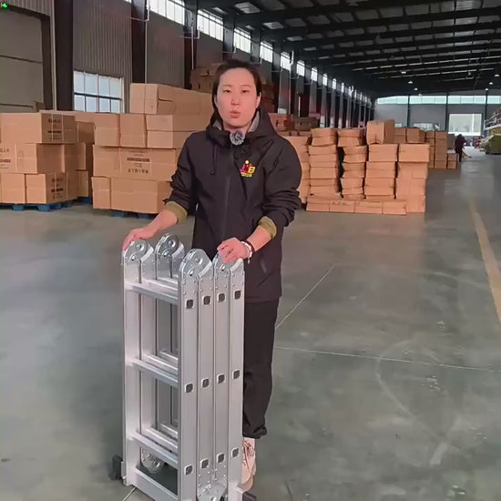 Démonstration d'une échelle multifonction articulée en aluminium