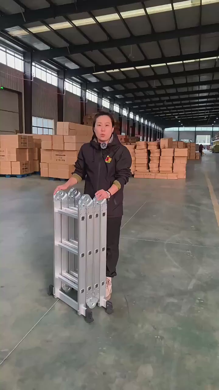 Démonstration d'une échelle multifonction articulée en aluminium