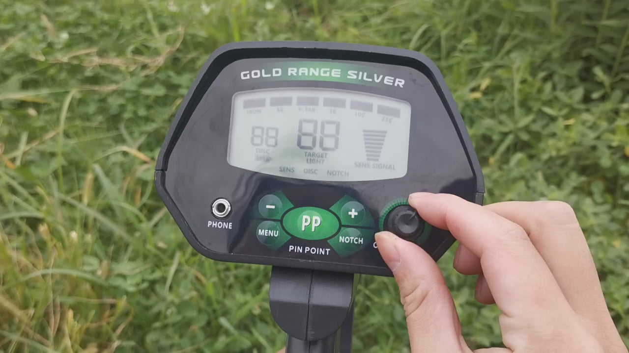 Détecteur de métaux à écran LCD, bobine 8,5 pouces en utilisation